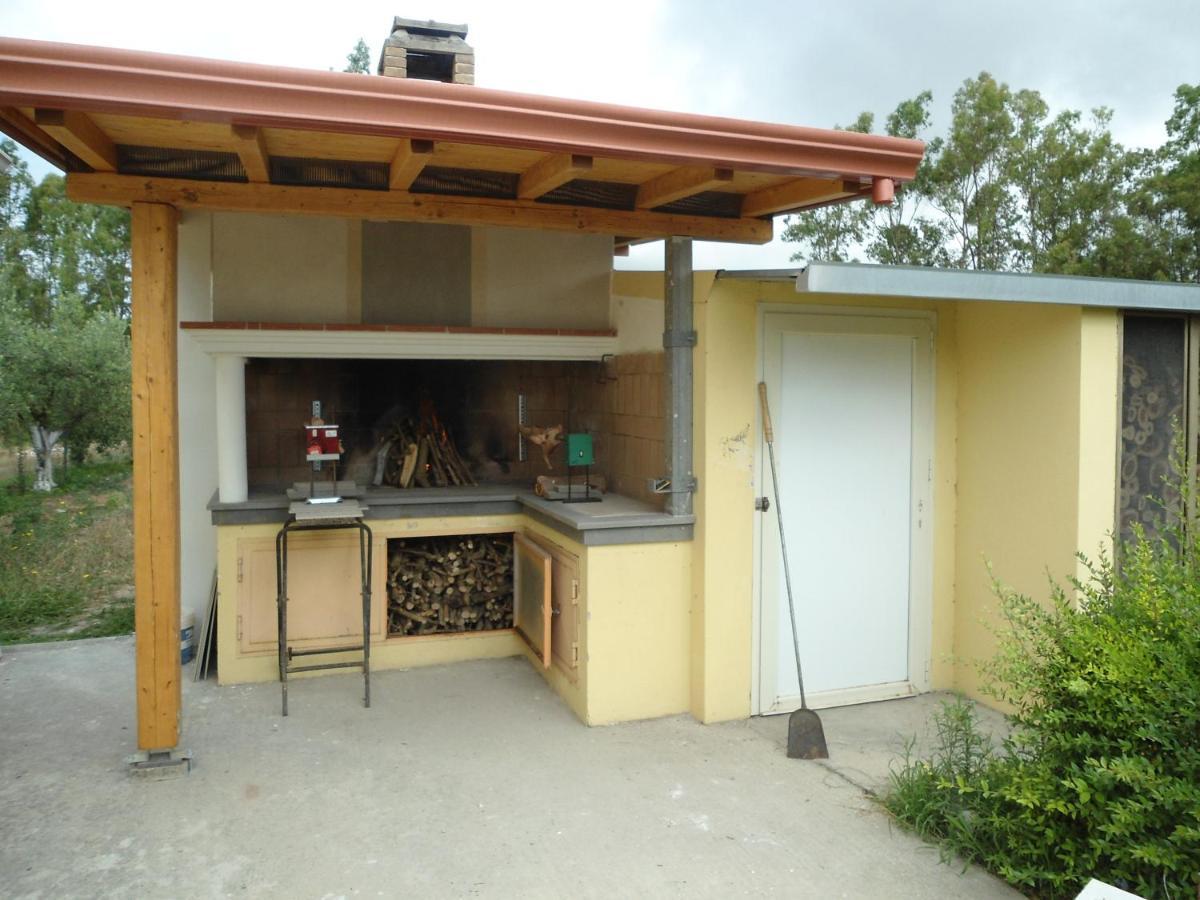 Tra Mare E Monti Apartment Santa Giusta Ngoại thất bức ảnh