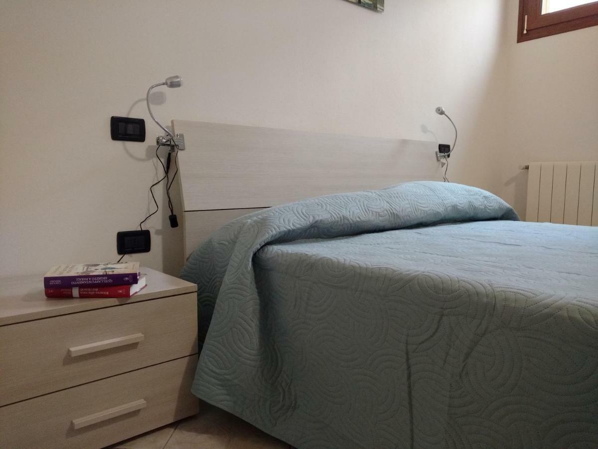 Tra Mare E Monti Apartment Santa Giusta Ngoại thất bức ảnh