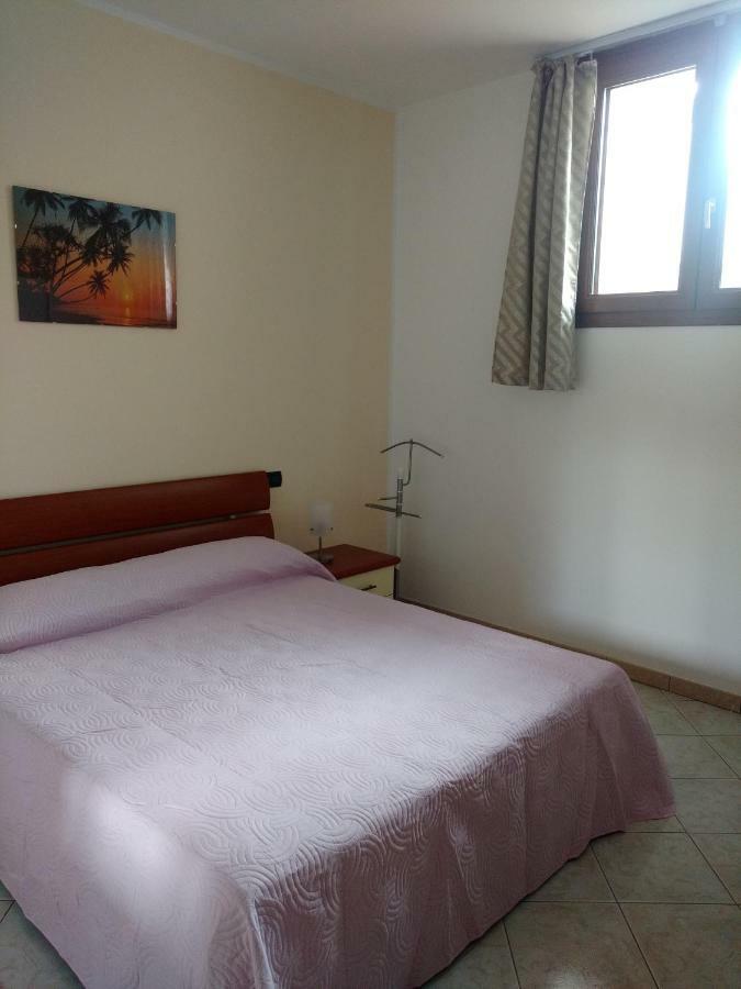 Tra Mare E Monti Apartment Santa Giusta Ngoại thất bức ảnh