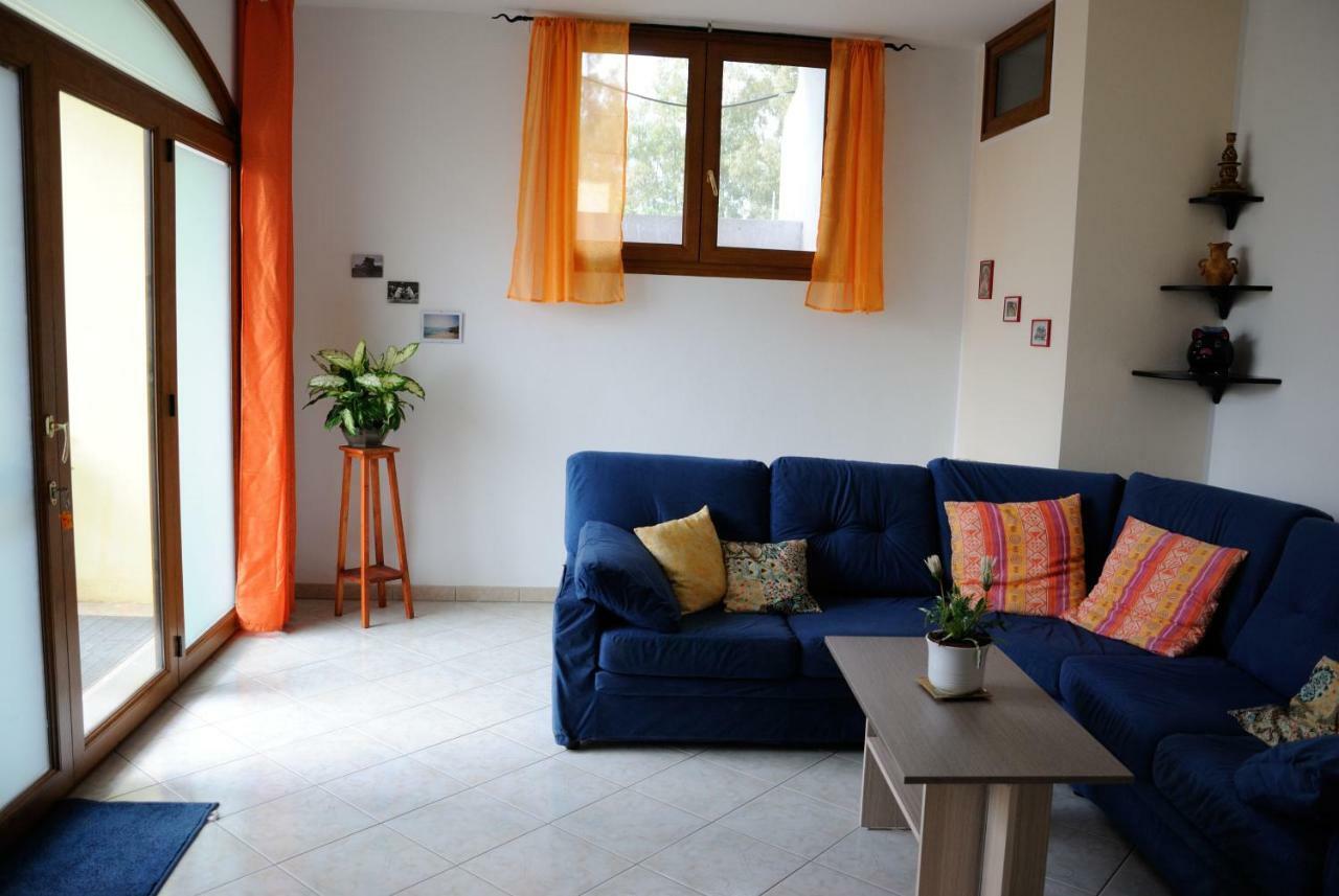 Tra Mare E Monti Apartment Santa Giusta Ngoại thất bức ảnh