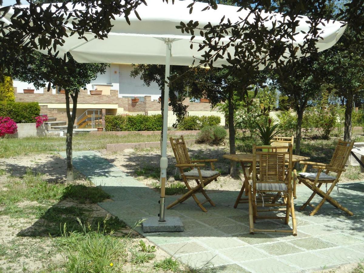 Tra Mare E Monti Apartment Santa Giusta Ngoại thất bức ảnh