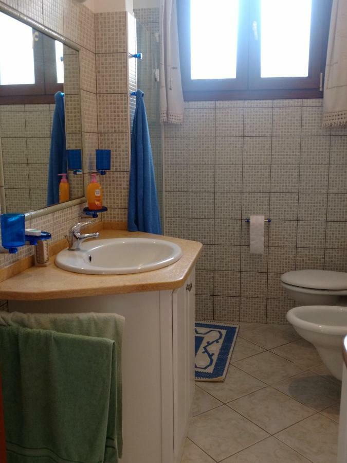Tra Mare E Monti Apartment Santa Giusta Ngoại thất bức ảnh